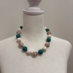 Vintage Green and White beaded Necklace Elegant Jewelry